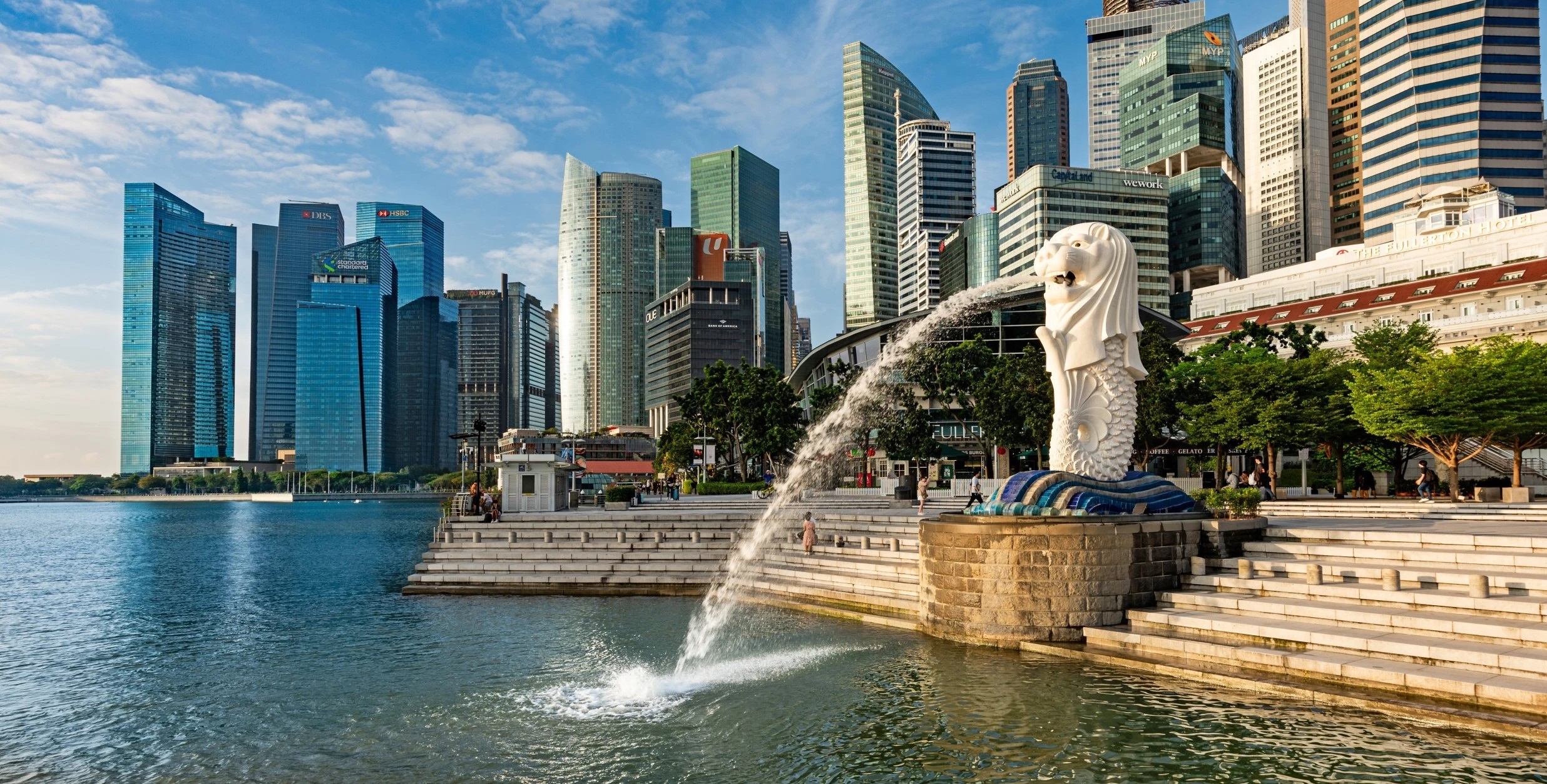 The Merlion statue and Singapore skyline